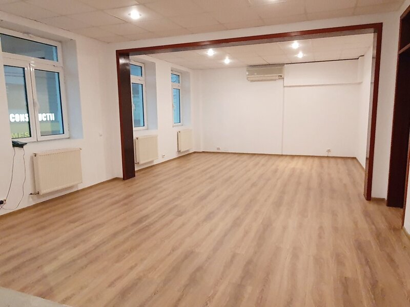 Calea Calarasilor, Hala Traian, spatiu birouri.